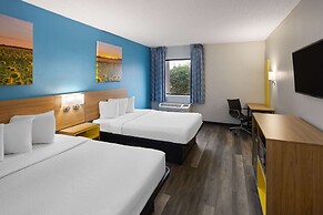 Days Inn & Suites by Wyndham Northwest Indianapolis