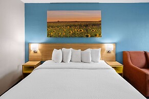 Days Inn & Suites by Wyndham Northwest Indianapolis