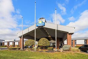 Days Inn & Suites by Wyndham Northwest Indianapolis