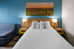 Days Inn & Suites by Wyndham Northwest Indianapolis
