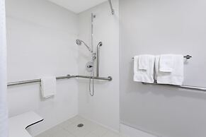 Holiday Inn Express & Suites Mississauga-Toronto Southwest by IHG