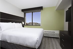 Holiday Inn Express & Suites Mississauga-Toronto Southwest by IHG