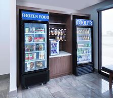 Holiday Inn Express & Suites Mississauga-Toronto Southwest by IHG