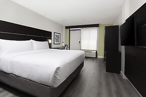 Holiday Inn Express & Suites Mississauga-Toronto Southwest by IHG