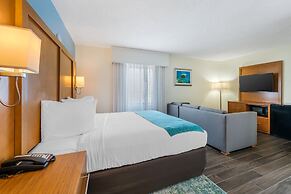 Tropical Winds Oceanfront Hotel