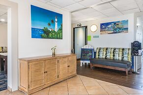 Tropical Winds Oceanfront Hotel