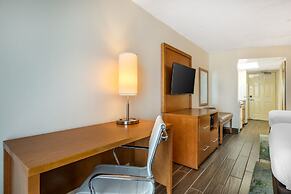 Tropical Winds Oceanfront Hotel