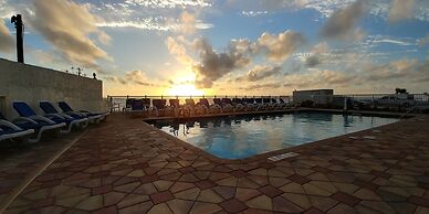 Tropical Winds Oceanfront Hotel