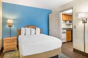 Tropical Winds Oceanfront Hotel