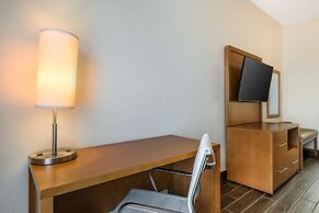 Tropical Winds Oceanfront Hotel