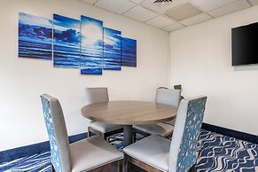 Tropical Winds Oceanfront Hotel