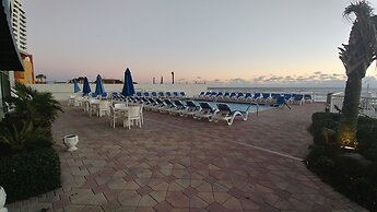 Tropical Winds Oceanfront Hotel