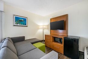 Tropical Winds Oceanfront Hotel