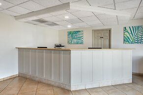 Tropical Winds Oceanfront Hotel