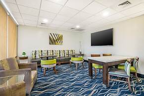 Tropical Winds Oceanfront Hotel