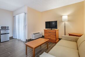 Tropical Winds Oceanfront Hotel