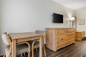 Tropical Winds Oceanfront Hotel