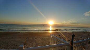 Tropical Winds Oceanfront Hotel