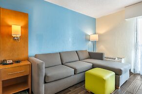 Tropical Winds Oceanfront Hotel