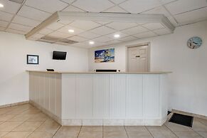 Tropical Winds Oceanfront Hotel