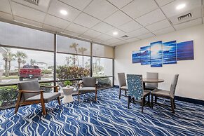 Tropical Winds Oceanfront Hotel