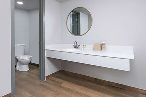 Days Inn by Wyndham South Fort Worth