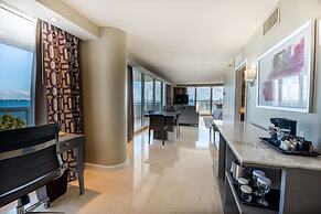 DoubleTree by Hilton Grand Hotel Biscayne Bay