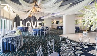 DoubleTree by Hilton Grand Hotel Biscayne Bay