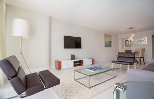 DoubleTree by Hilton Grand Hotel Biscayne Bay