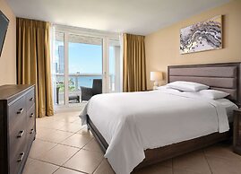 DoubleTree by Hilton Grand Hotel Biscayne Bay