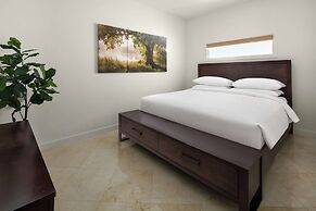 DoubleTree by Hilton Grand Hotel Biscayne Bay