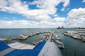 DoubleTree by Hilton Grand Hotel Biscayne Bay
