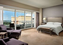 DoubleTree by Hilton Grand Hotel Biscayne Bay