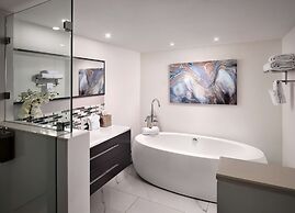 DoubleTree by Hilton Grand Hotel Biscayne Bay