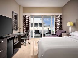 DoubleTree by Hilton Grand Hotel Biscayne Bay