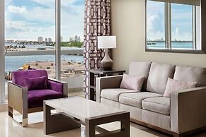 DoubleTree by Hilton Grand Hotel Biscayne Bay