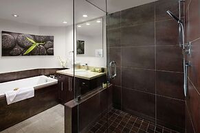 DoubleTree by Hilton Grand Hotel Biscayne Bay