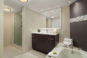 DoubleTree by Hilton Grand Hotel Biscayne Bay