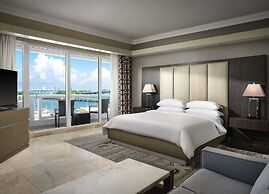 DoubleTree by Hilton Grand Hotel Biscayne Bay
