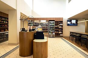 Doubletree by Hilton Houston Hobby Airport