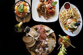 Belamar Hotel Manhattan Beach, Tapestry Collection by Hilton