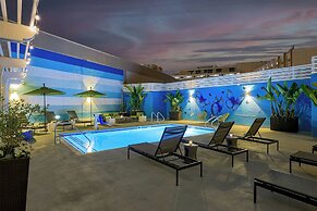 Renaissance Los Angeles Airport Hotel