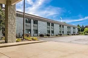 Clarion Pointe Jamestown - Falconer