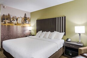 Clarion Pointe Jamestown - Falconer