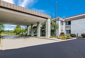 Clarion Pointe Jamestown - Falconer