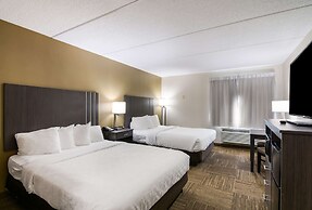 Clarion Pointe Jamestown - Falconer