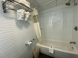 Howard Johnson by Wyndham Clifton NJ