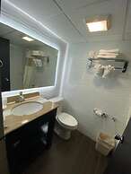 Howard Johnson by Wyndham Clifton NJ