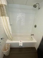 Howard Johnson by Wyndham Clifton NJ