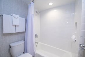 Crowne Plaza Providence-Warwick Airport by IHG